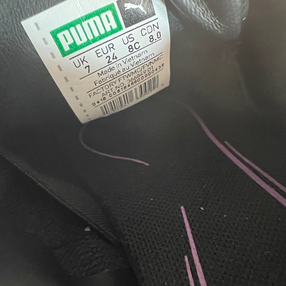 Little girls Puma Sneakers, Black with hot pink sequins, size 8 - Picture 9 of 9